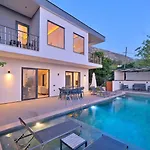 Uzumlu Village 2 Bedroom Βίλα *